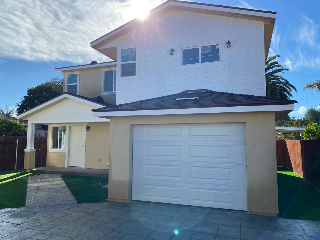 Front View - 256 W 98th St