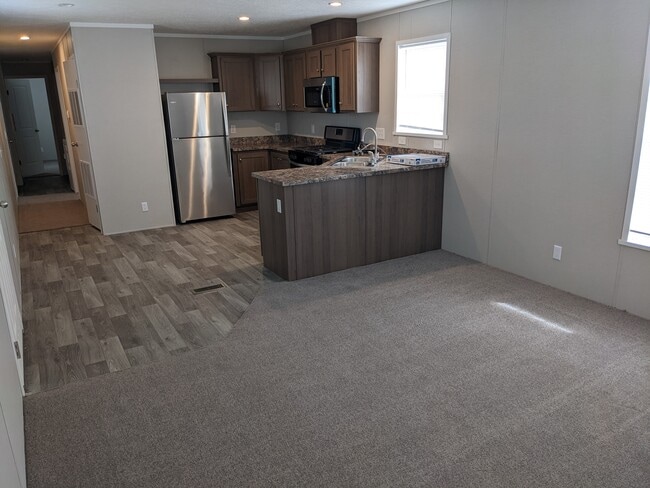 Building Photo - 300 Forrest Ave