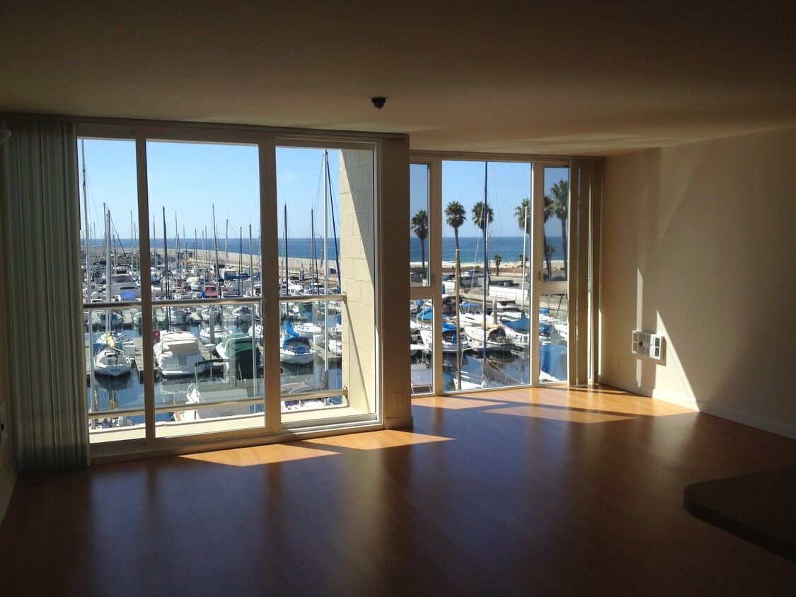 Interior - 835 Hopkins Way