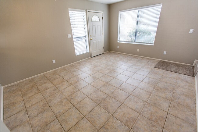 Building Photo - 2841 E Beck Ln