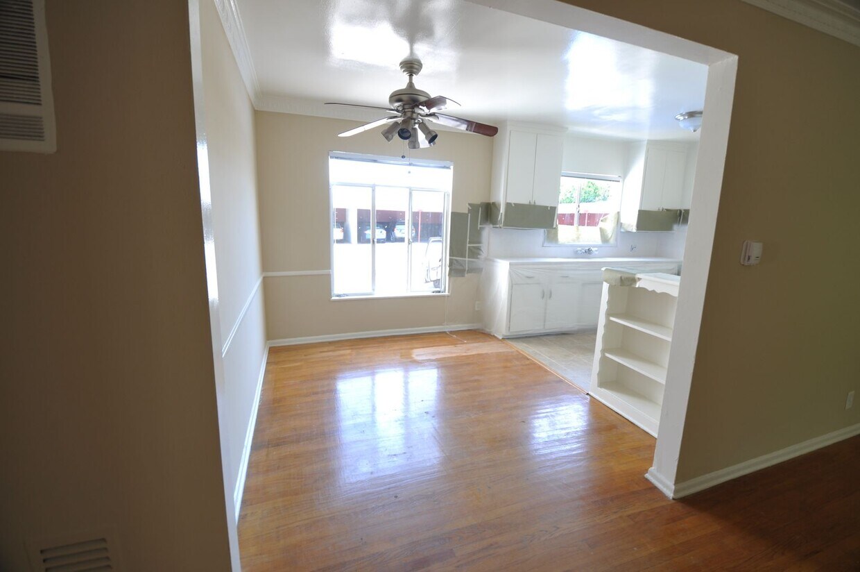 Primary Photo - 11785 Laurelwood Dr