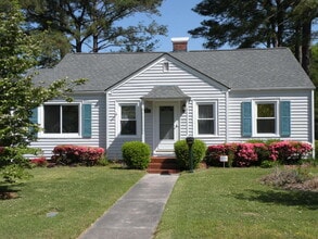 Building Photo - 1620 Colonial Way