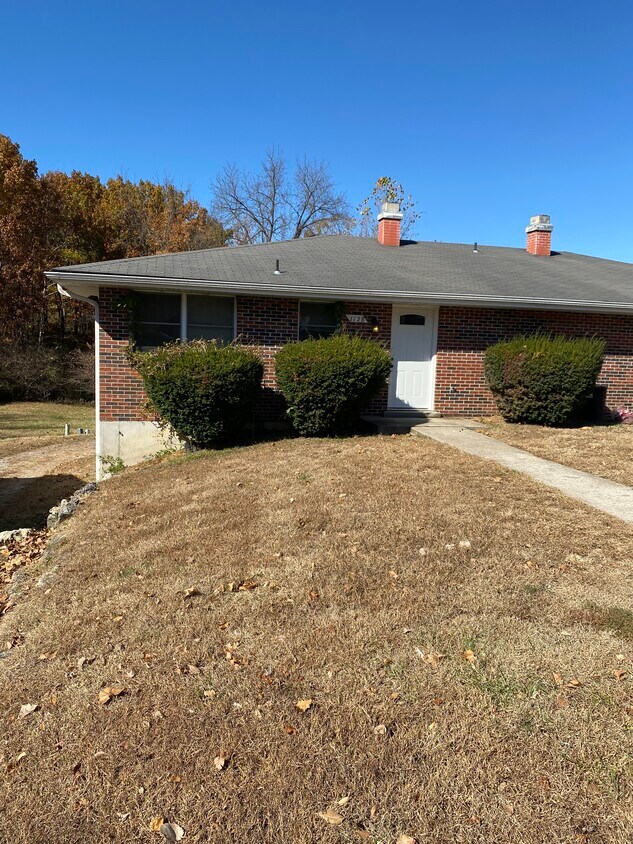 112 Brookdale Dr Unit B, Jefferson City, MO 65101 Apartments 112