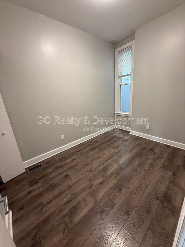 Building Photo - 6401 S Eberhart Ave