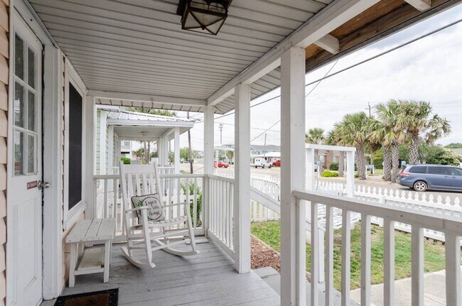 Building Photo - (K166) 209 K Avenue, Cottage #2, Kure Beac...