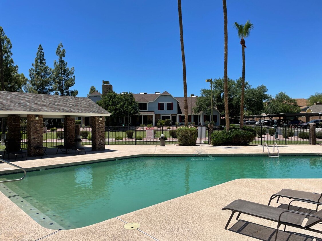Primary Photo - Amazing 2 Bed / 2.5 Bath Townhouse in Phoe...