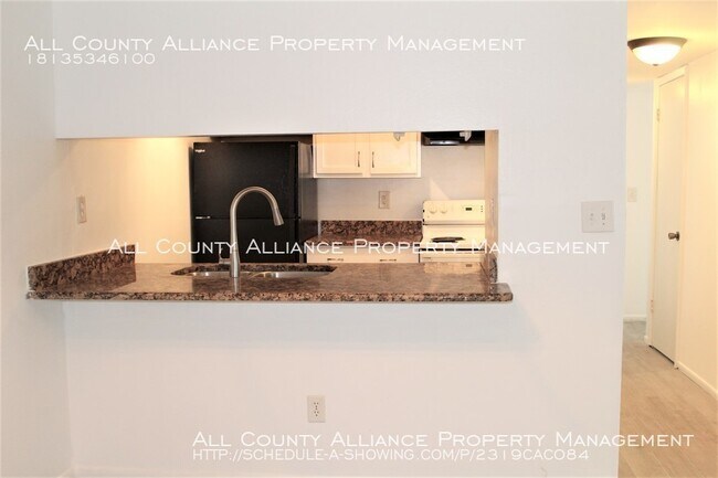 Building Photo - Upgraded 2 Bedroom Condo Close to Tampa