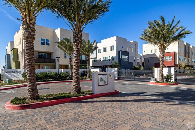 Foto del edificio - Emerald Pointe