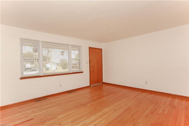 Photo - Hampton Duplex 2bed 1 bath House