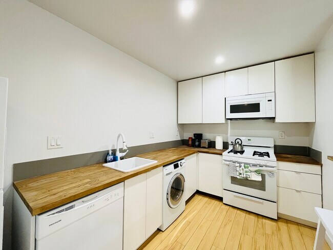 Foto del edificio - 11921 Goshen Ave