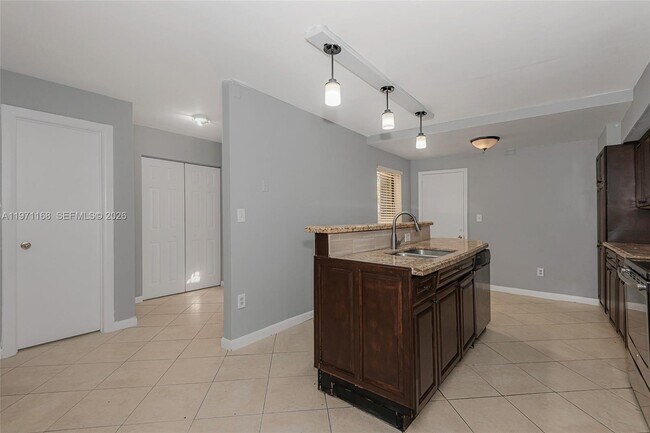 Foto del edificio - 20536 NE 6th Ct