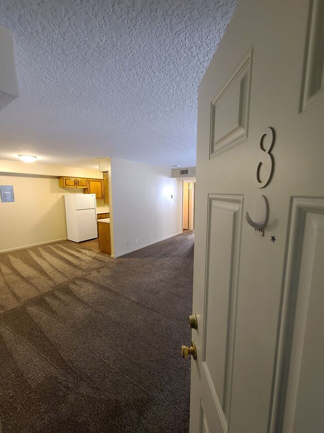 Foto del edificio - Large Two Bedroom Apt