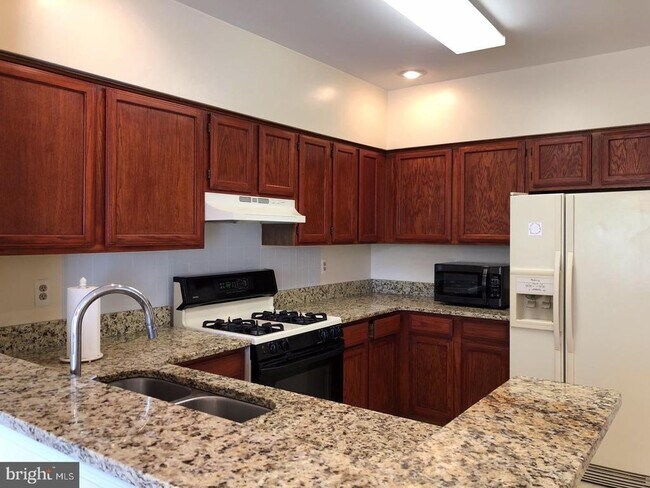 Building Photo - 14415 Fallscliff Ln
