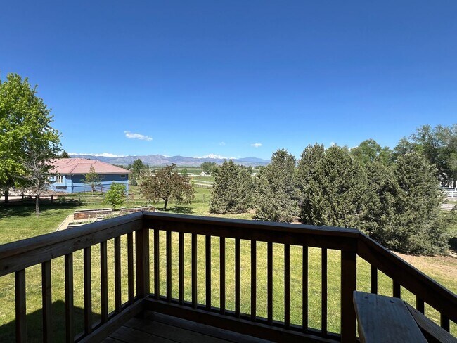Building Photo - Expansive 5 Bed/4 Bath home on 1 Acre Lot ...
