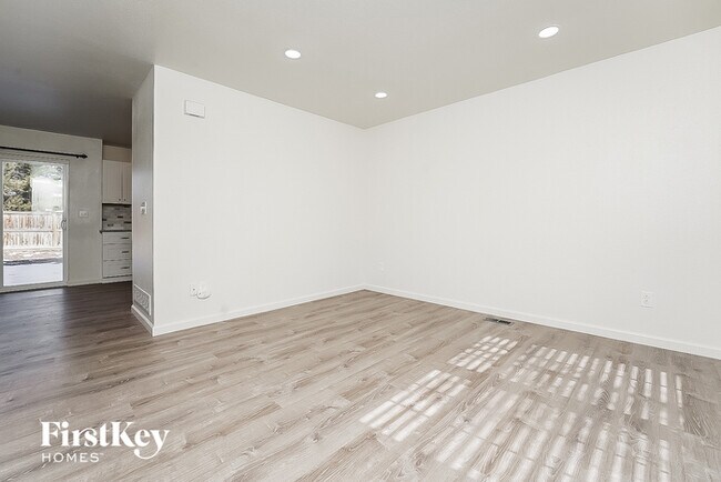 Foto del edificio - 13177 Bryant Cir