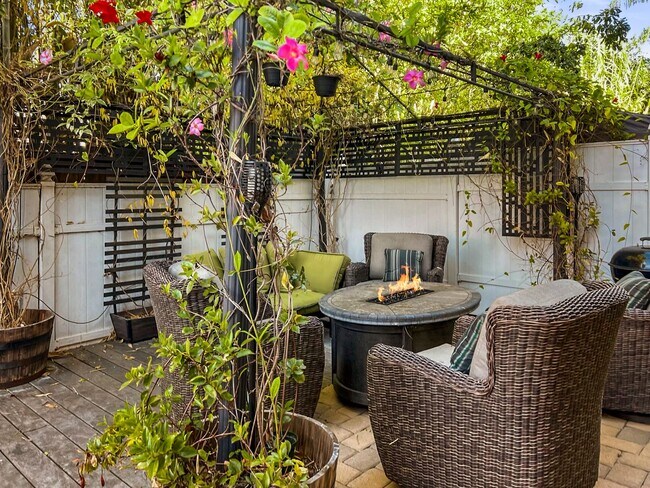 Foto del edificio - Gorgeous 3 Bedroom 2 Bath with Spa in Carlsbad Minutes from the Beach