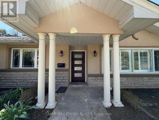 Building Photo - 964 Parkland Ave