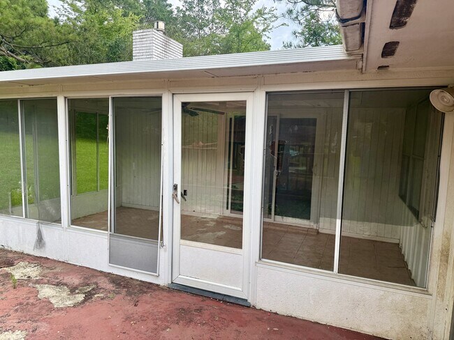 Foto del edificio - 2434 Patterson Dr