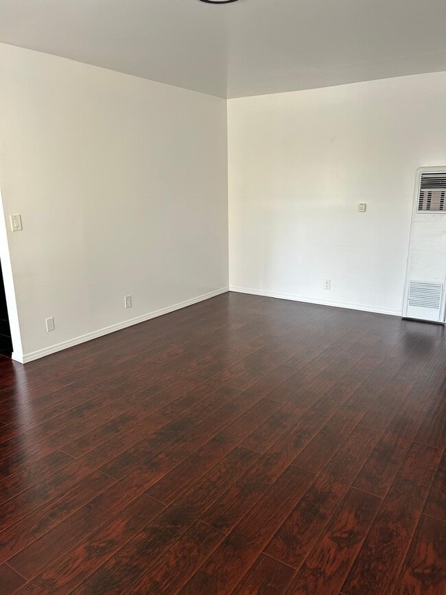 Photo - 1900 Grace Ave (Los Angeles, CA) Apartment