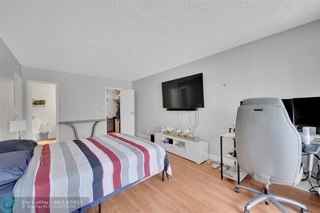 Foto del edificio - 701 Three Islands Boulevard