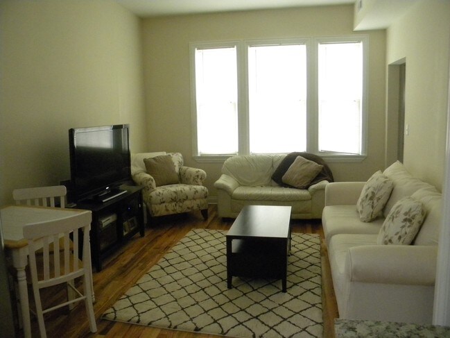 Foto del edificio - 2519 N Marshfield Ave