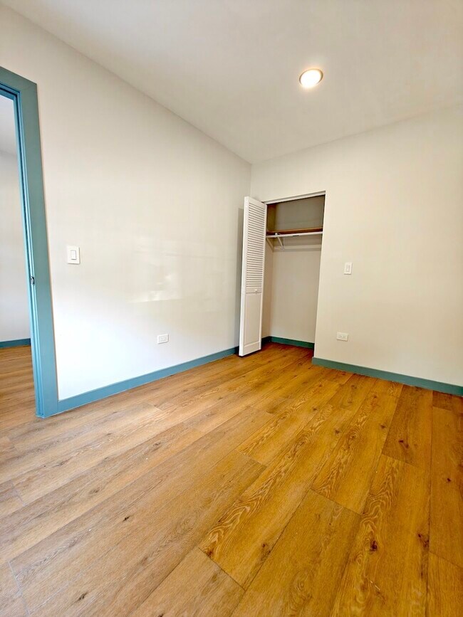 Foto del edificio - 1833 W 21st St
