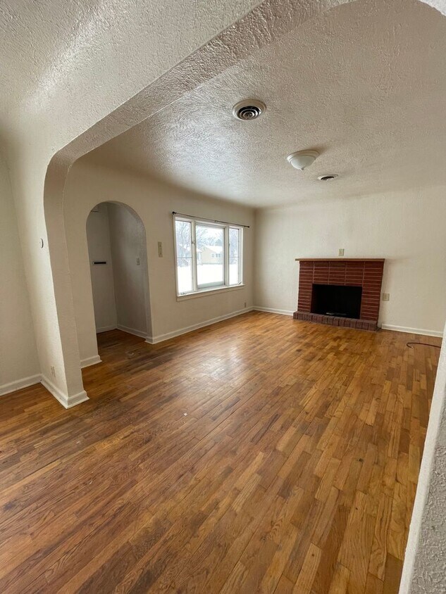 Primary Photo - 1036 Avenue E