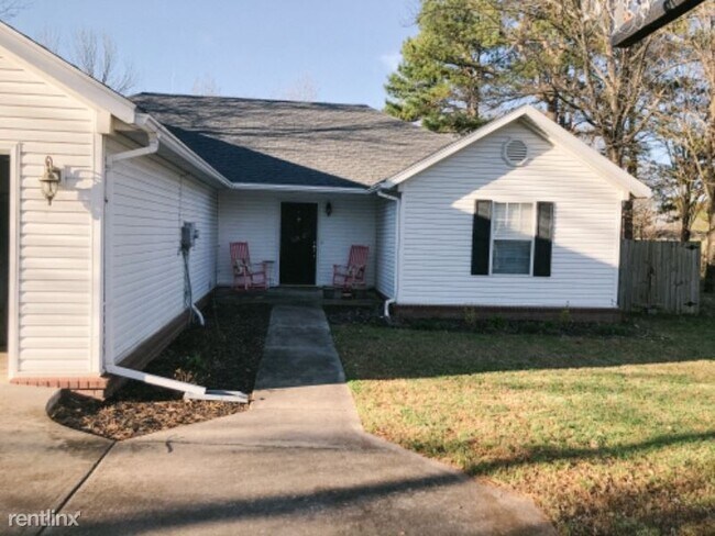 Building Photo - 3 br, 2 bath House - 210 W Wilson St
