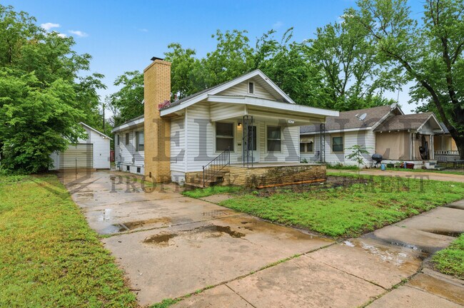 Building Photo - 1425 S Laura Ave
