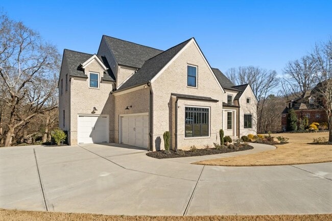 Building Photo - 568 Versailles Dr