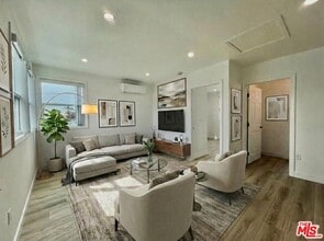 Building Photo - 1321 1/2 Normandie Ave