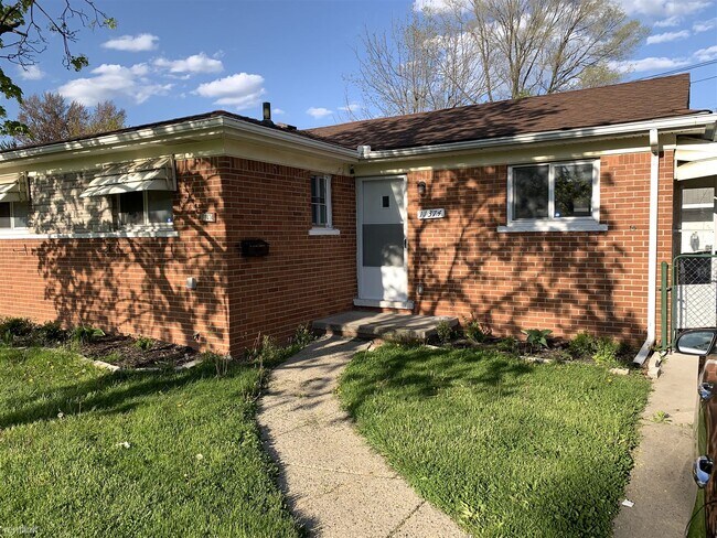 Building Photo - 3 br, 1.5 bath House - 11374 Beech Daly