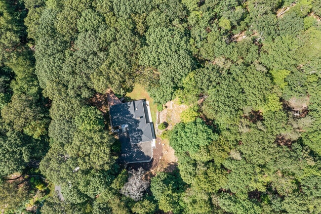 Foto del edificio - 83 Buck Hill Rd