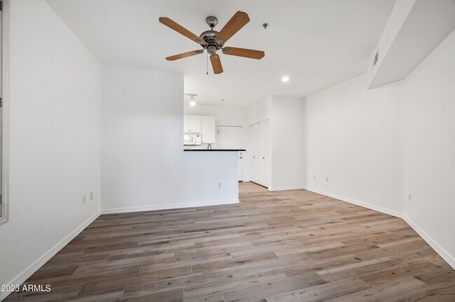 Foto del edificio - 1701 E Colter St
