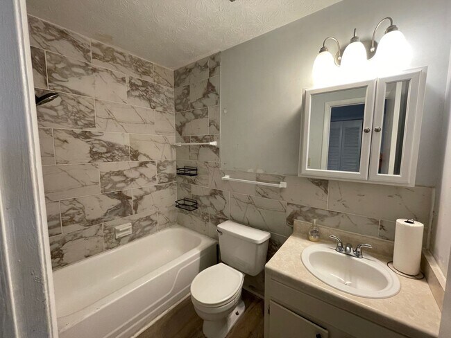 Foto del edificio - Furnished 1/1 in Chateau DeVille