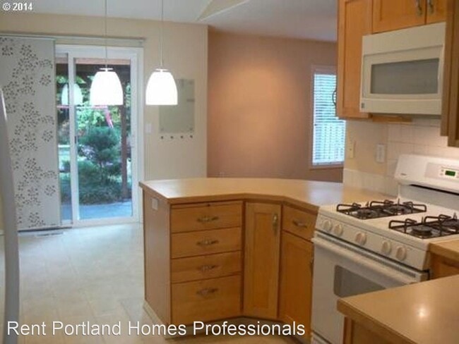 Building Photo - 3 br, 2.5 bath House - 5204 SW 201st Avenue