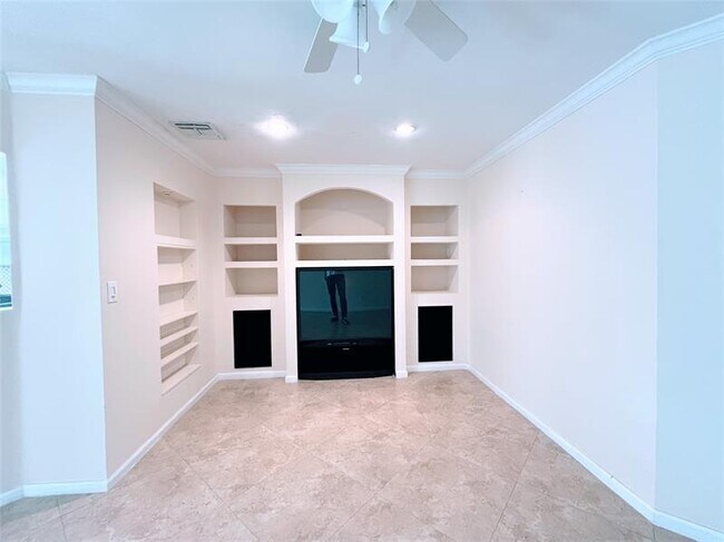 Foto del edificio - 2032 Discovery Cir E