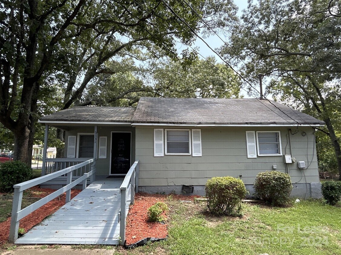 Primary Photo - 3131 Seymour Dr