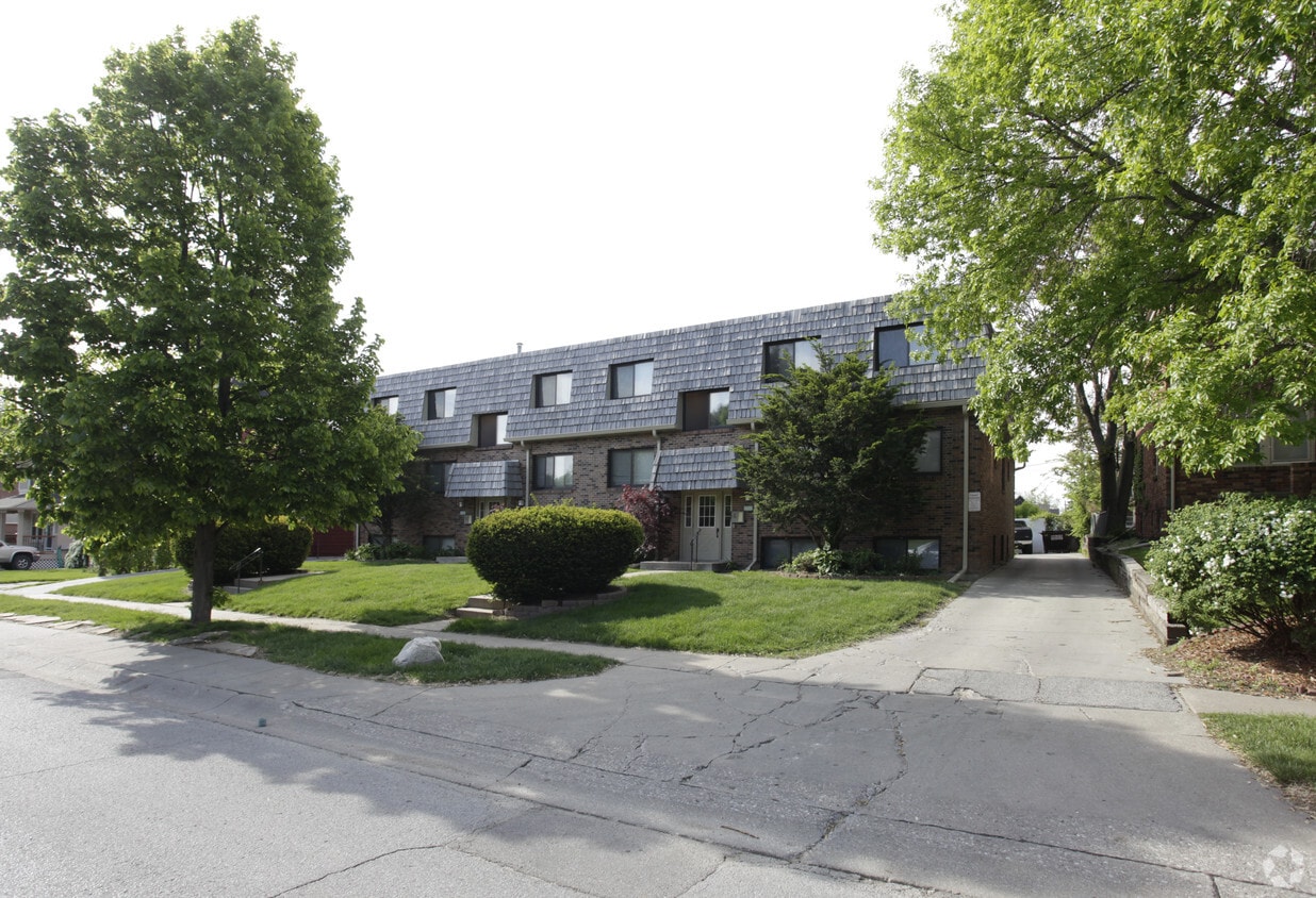 Building Photo - 5013-5015 California St