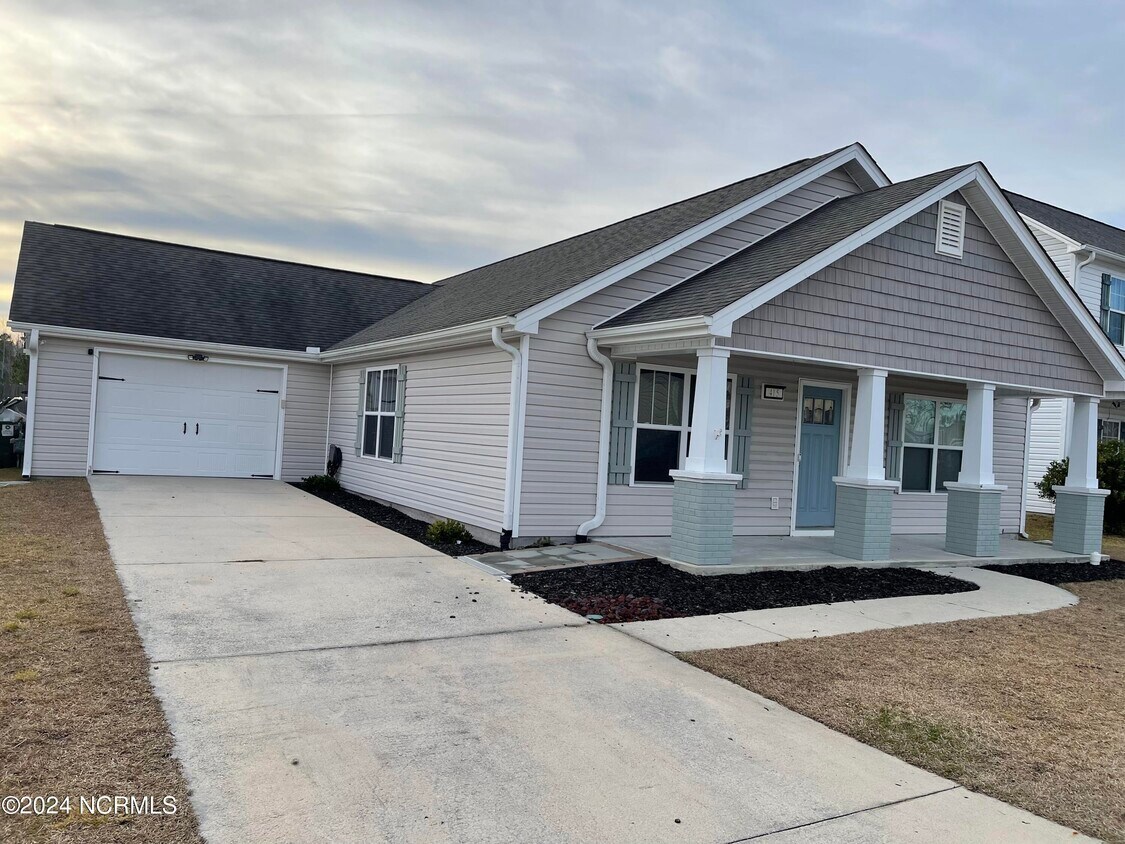 Foto principal - 415 Elsmore Dr