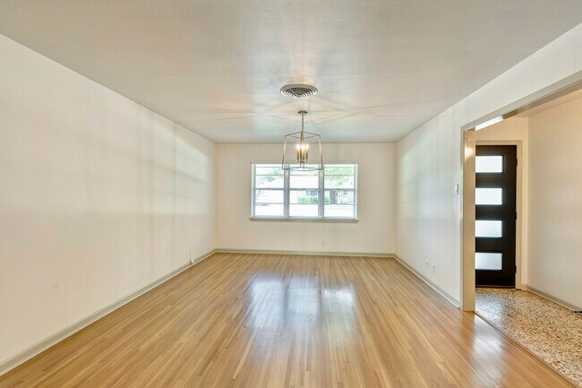 Foto del edificio - 8919 Railton St