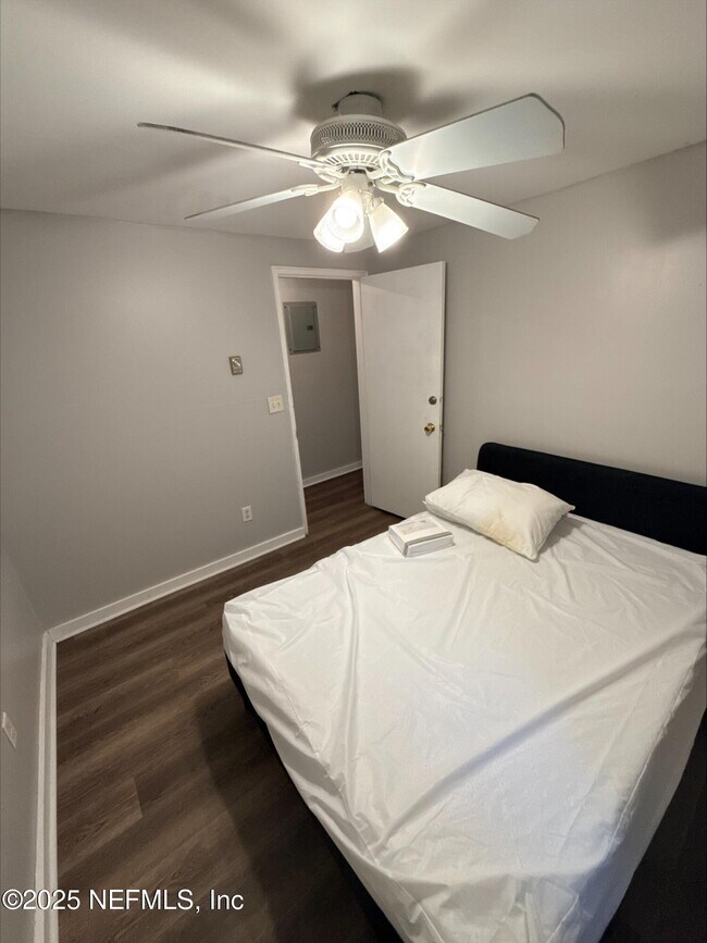Foto del edificio - 5340-5340 Kingsbury St