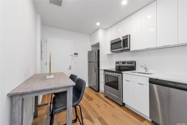 Foto del edificio - 83-67 116th St