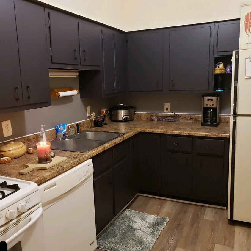 Primary Photo - 235 W Hall St