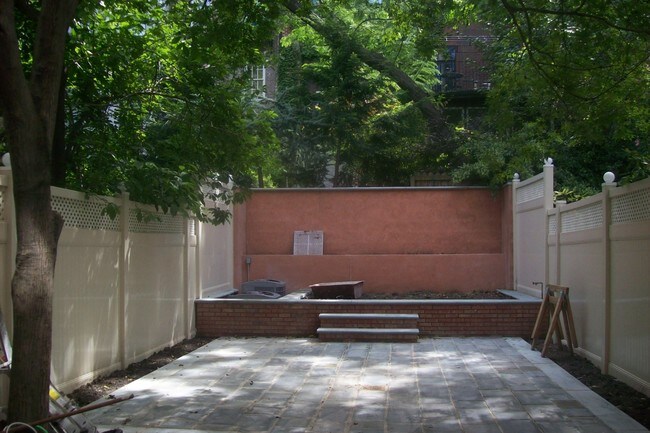 Foto del edificio - 216 E 32nd St