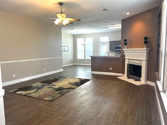Foto del edificio - 518 Lone Star Park Ln