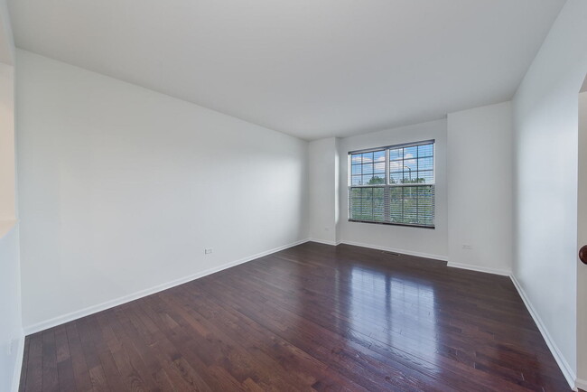 Building Photo - 2511 Dunraven Ave
