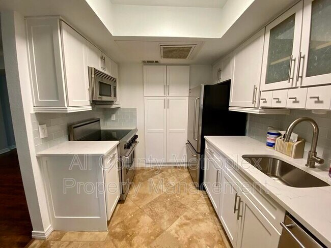 Building Photo - 6348 Bordeaux Ave