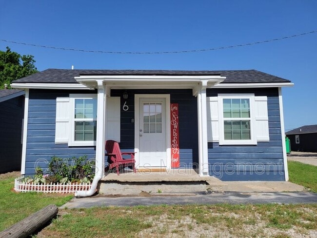 Building Photo - 1901 E Hwy 276