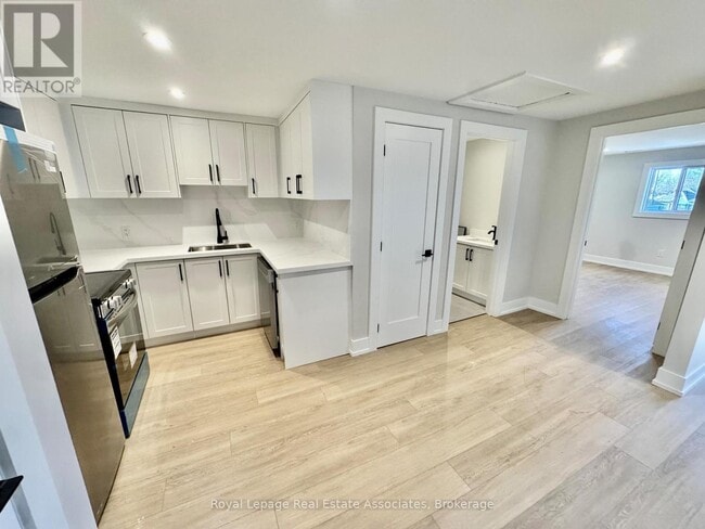 Building Photo - 246 Marlborough St